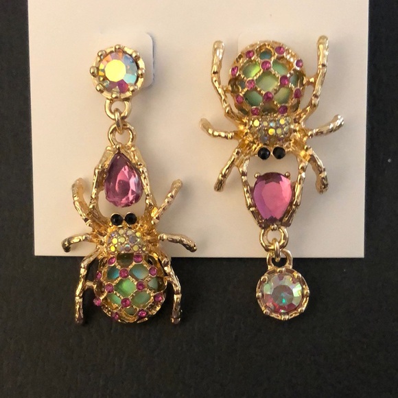 Betsey Johnson Gold Tone Creepshow Spider Mismatch Drop Earrings Crystal NWT - Picture 3 of 11